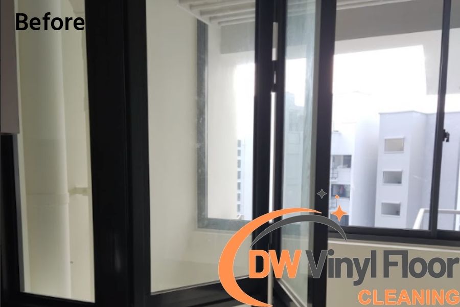 bifold-door-cleaning-post-renovation-cleaning-service-dw-vinyl-floor-cleaning-singapore-hdb-sengkang-2